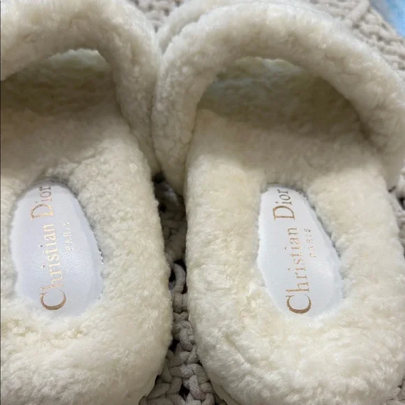 Dior Cream Fuzzy Slides - Picture 5 of 6